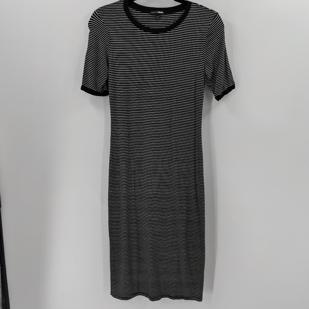 FASHION NOVA Striped Short Sleeve Midi Dress